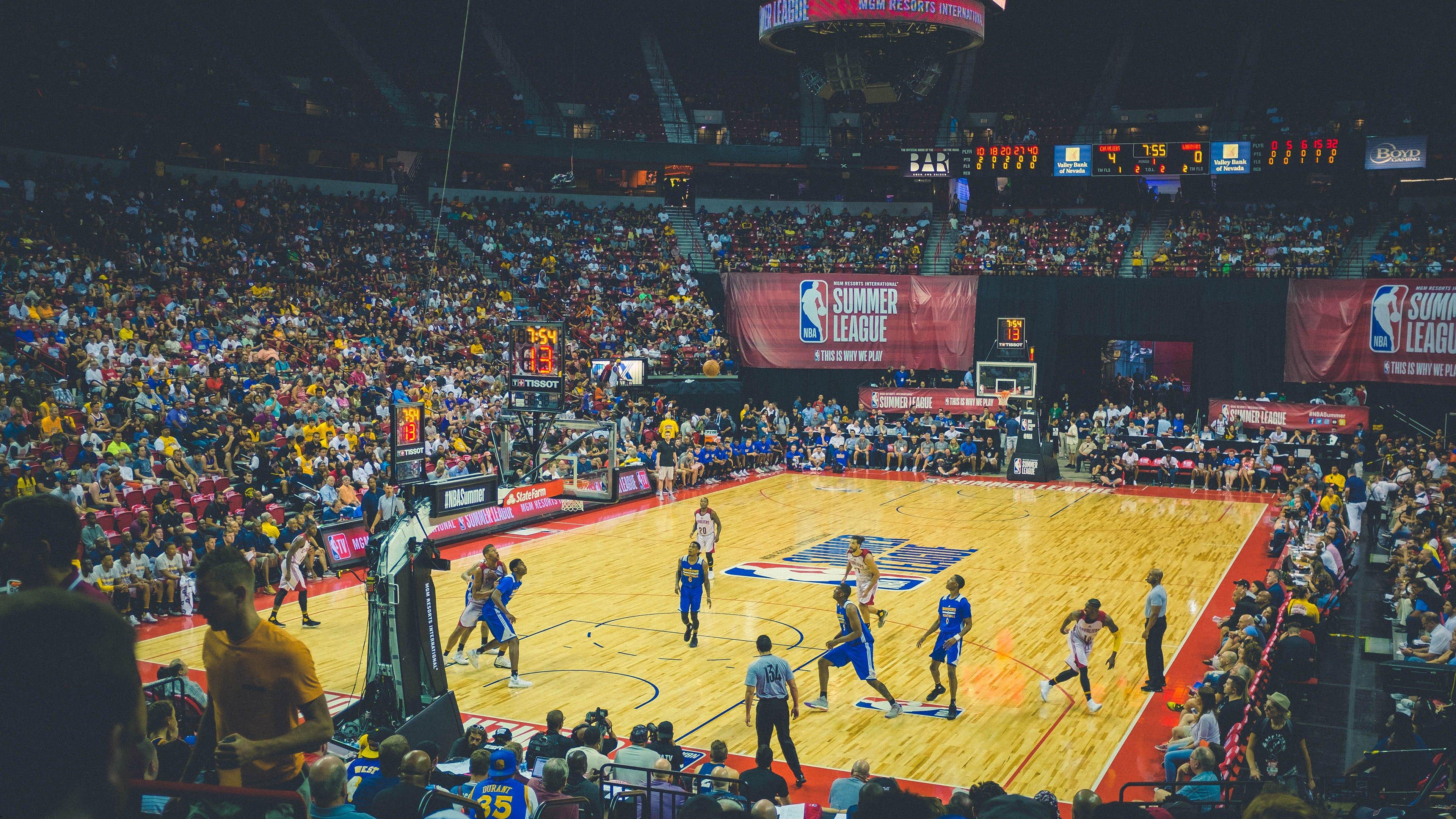 路威犀利点评巴特勒争议，拿6000万顶薪，场均25分是硬指标吗？